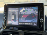 [アラウンドビューモニター]車両を上から見たようなカメラで周りの障害物などが一目瞭然!駐車が苦手な方でも、らくらく駐車♪