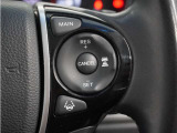 ◆アダプティブクルーズコントロール◆予め設定した車速内でクルマが自動的に加減速。前走車との適切な車間距離を維持しながら追従走行します。【LKAS】車線維持支援システムでステアリング操作を支援。