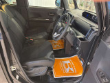 毎日過ごす運転席は要チェック。シートのへたり・擦れ、視界のイメージまで伝わる重要ポイント。
