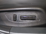 パワーシート装備車です。電動でシートが動きます、高級感がありとても便利な機能です!