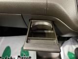 ドリンクホルダー運転席と助手席の間にあります