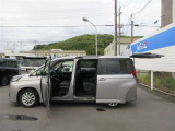 スライドドア付き5ドアーで乗り降り荷物の出し入れ助かります。