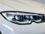BMWの伝統の丸目4灯ヘッドライトでございます。LEDライトで視認性もよく明るく安全性の向上につながります。