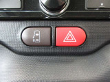 運転席から操作できる、助手席側パワードアスイッチです。挟み込み防止装置付なので小さなお子様にも安心です。