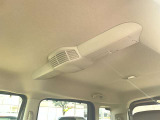 リアシート用スリムサーキュレーターで車内の空気を循環させ後部座席の人も快適に!!