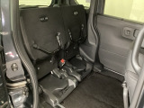 リアシート座面を持ち上げると、背の高い荷物を積むのに便利なトールモードに変身します!多彩なシートアレンジで使い勝手良好!