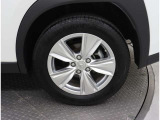 215/60R17タイヤを装備しています。※各ホイールのキズ等をご確認くださいませ。