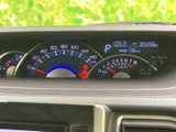 速度や燃料、シフト位置など、運転時に確認したい情報がまとまったメーター表示。各項目を前方から視線を大きく外さず確認しやすく、日々の運転をサポートする見やすい配置です。
