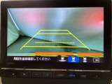 バックでの車庫入れも安心です!リアカメラが付いているバックモニター付のナビを装備しております。操作線もついており距離感も画面から確認できます。