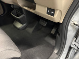足元がすっきりしているので運転しやすそうですね☆