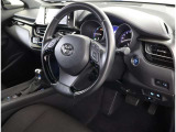 見通しのよいすっきりとした視界で、誰でも運転しやすいです。運転のしやすさは疲れにくさにも繋がりますよ♪