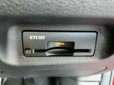 ETCで高速・有料道路の料金所をキャッシュレス。スムーズなドライブをサポート。