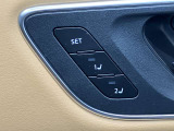 車を家族での共有する場合などに便利なパーソナルドライビングポジションメモリー