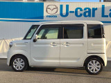 純正ホイールカバーで全体的にデザインがまとまっています。車も人も、オシャレはまずは足元からですね。