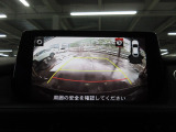 バックカメラの画像です。ガイドラインがスムースな車庫入れをサポートいたします。車庫入れの安心感がアップしますね。