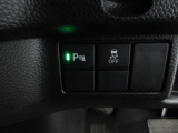 パーキングセンサーや横滑りを防ぐVSA等のスイッチ類は運転席の右側、手の届きやすい位置にあります。