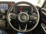 【ハンドル回り】インテリアに合わせたデザインのステアリングは、運転される方のことも考え、運転しやすい形状、大きさです。ぜひ一度、実際に触ってお確かめください。