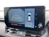 バックモニター付なので後退時に後方が見えるので安心。 車は構造上、死角がたくさんなので万が一を考えると必須ですね。 あくまで補助の為の装備、バックは目視で確認する事が重要ですよ。