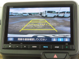 リアワイドカメラシステム!従来の視野に加えて、後方側方を約180&deg;まで見えるワイドビューと、後方を真上から見たような視野で駐車時などに便利なトップダウンビューの3つの視野があります!