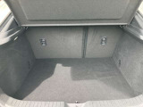 大きな間口で荷物の出し入れも楽々出来ますよ!ハッチゲートは、雨の日にも便利に使えますよ