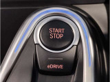 運転中にもオーディオの音量やFMの切り替えなどステアリングでの操作で切り替え可能なため、ステアリングから手を放す必要がない為、運転中でも操作が簡単でございます。