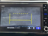 カラービジョンとガイド線で見やすい視点切替式のバックモニター。