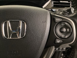 ハンドルにHondaセンシング系のクルーズコントロールやレーンキープアシストなどのスイッチが装備されています。ハンドルから手を離さず安全に操作できます。