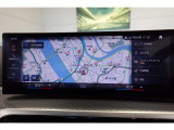 クルマの頭脳ともいえる、管理システム、iDrive。ナビだけではなく、オーディオ操作や車両情報の表示などをコントロールできます。便利さと安全性の向上にも繋がっています。
