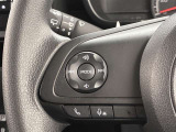 運転中、オーディオの操作をしてて、ハッとしたことはありませんか?ステアリングスイッチは、運転中でもハンドルでオーディオの操作が可能です。安全なドライブをサポートします。