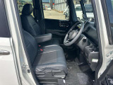 エンジンルームも綺麗に洗浄してから納車致します。普段あまり見ることが無い箇所だからこそ綺麗だと感動しますよね(*&acute;▽`*)