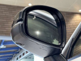 助手席側ドアミラー下部にあるサイドアンダーミラーです。停車時や発進前などに車両左側下部を確認するときに役立ちます。