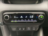 オートエアコンは温度を設定するだけで、自動で風量などを設定してくれます。運転しながら操作も必要ないので、安全性も向上します。