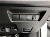 ヘッドライト光軸上下調整機能、オ-トハイビ-ム付き車両です。