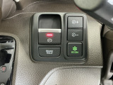 パーキングブレーキはスマートな電子制御式と合わせて渋滞時等にブレーキペダルから足を離しても停車状態を保持してくれるオートブレーキホールド機能で運転が楽になります。スタートはアクセルペダルを踏むだけ