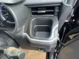 運転席ドリンクホルダーです。