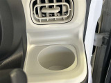 運転席側にもドリンクホルダーがございます!