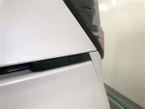 【パワーバックドア】車両側面両側にスイッチを配置。車両横に立って操作することで、後ずさりすることなく開閉が可能。効率よく、ドア開度を確認しながら任意の位置で停止させることができます!