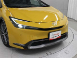 プリクラッシュセーフティに交差点右折時の対向直進車、ならびに右左折時の対向方向から横断してきた歩行者・自転車運転者も検知可能にした「Toyota Safety Sense」を装備しています。
