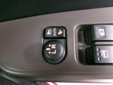 もちろん全席パワーウインドー付。運転席から操作できて便利です。