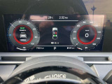 メーター内のディスプレイには運転をサポートするさまざまな情報を表示。