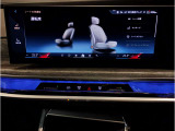 【ⅰドライブナビゲーション】文字情報も鮮明に表示する高解像度カラーディスプレイを採用。視認性に優れた地図デザインと特徴的な建造物を目印にした描写表示で現在位置を把握できます。地図データの更新も可能です