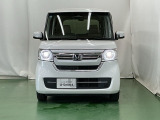 LEDヘッドライトを装備しています。LEDヘッドライトはとても明るく、雨の日や夜間走行も安全・安心です。オートライトコントロール付きで周囲の明るさに応じて自動で点灯・消灯します