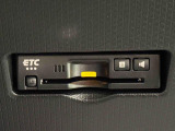 ETCカードを挿入することで高速道路をキャッシュレスで通行。ETCスマートインターチェンジやETC専用インターチェンジが利用できたり、とても便利なアイテムです!保証は修理保証のみとなります。