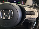ハンドルにHondaセンシング系のクルーズコントロールやレーンキープアシストなどの操作スイッチが装備されています。ハンドルから手を離さず安全に操作できます。