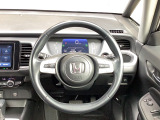 ステアリングスイッチでオーディオ各種操作が可能で、運転に集中できます。安心・安全・快適なドライブをお楽しみいただけます。