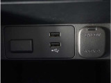 【USB接続】USB接続も可能です。スマートフォンと連動して音楽も再生可能です。