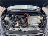 1.2Lの発電用エンジンとモータールームの画像です。
