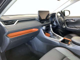 すっきりとしたデザインの内装は、さすがトヨタ車の上品さを感じます。