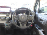 Honda車が初めての方にも扱いやすく分かりやすいインパネ周りと各種スイッチ類です。
