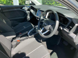 人間工学に基づいて設計されたシートは車のもっているドライビングフィールを存分にドライバーに伝えてくれるクオリティの高い仕上がりとなっています。
